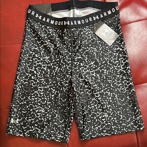 NWT-Under Armour Black and White Compression Shorts